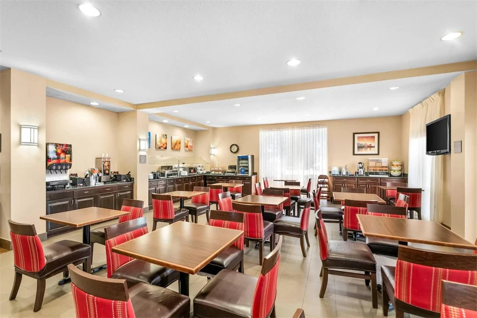 Comfort Suites dining room Comfort Suites dining room
