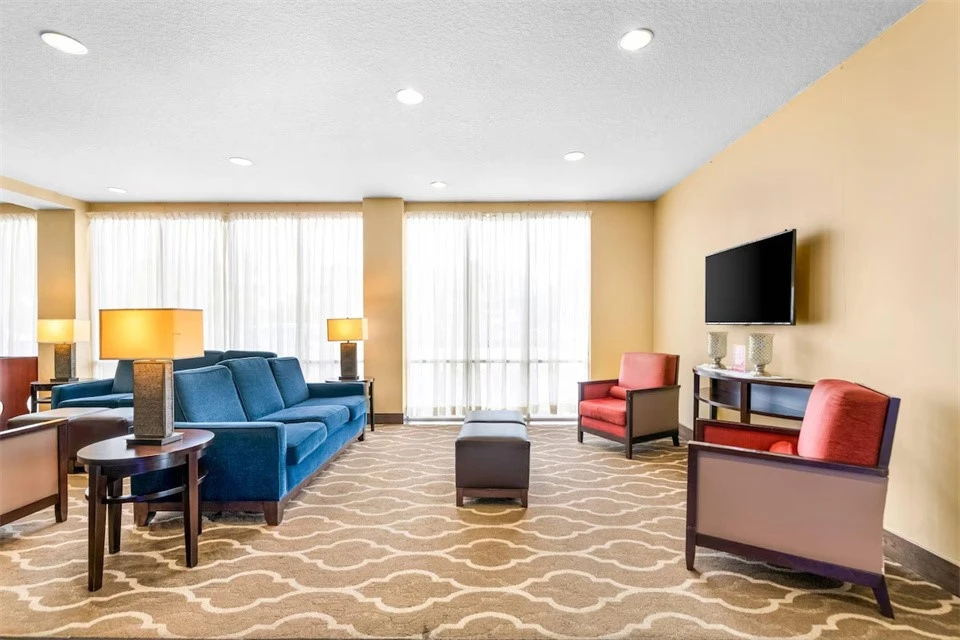 Comfort Suites living room Comfort Suites living room