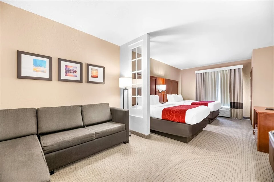 Comfort Suites queen room Comfort Suites queen room