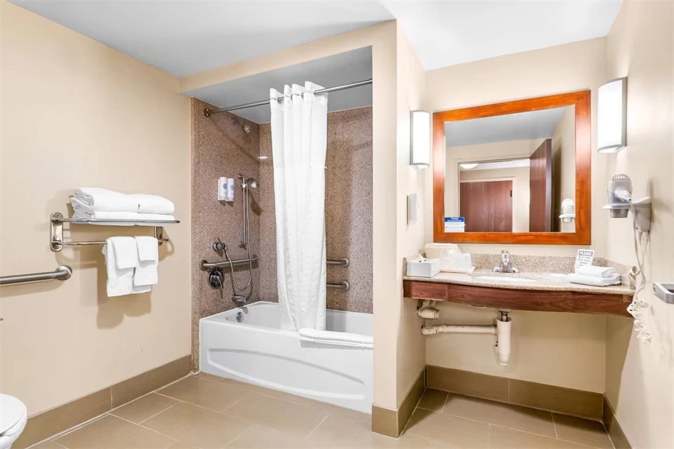Comfort Suites bathroom Comfort Suites bathroom